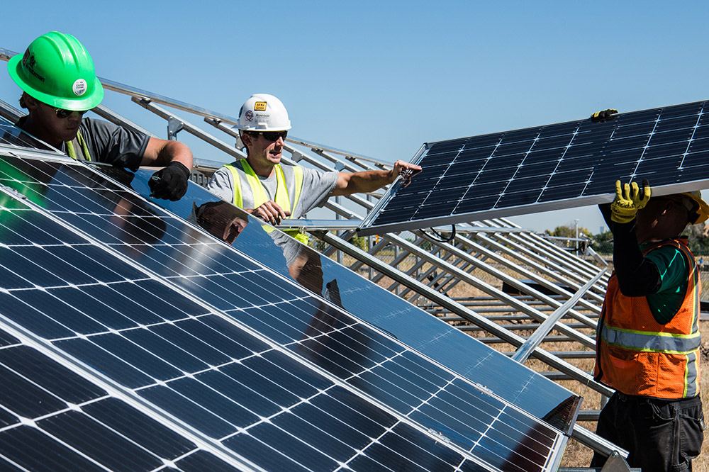 Install solar panels in field setupop