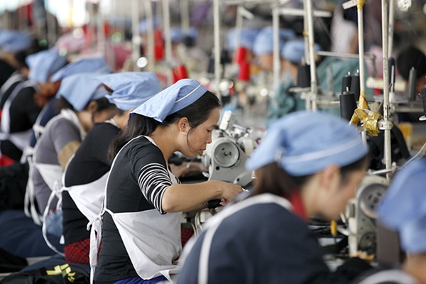 Kleding en textiel: vrouwen aan het werk in de kledingfabriek